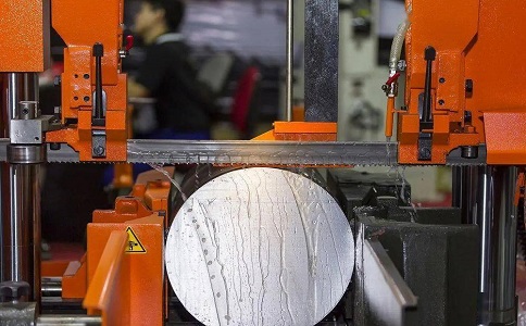 武陵立式金属带锯床切削出现跑带故障解决方法！